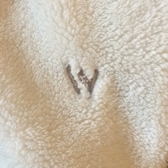 Furry jacket - Picture 2 of 6